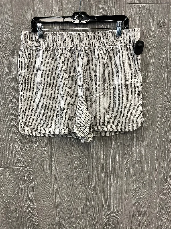 women's timeless shortsCream Shorts Maurices, Size 12