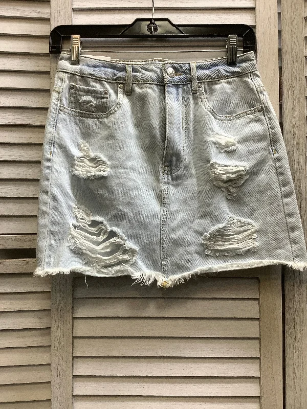 women's chic shortsSkirt mini and short by Forever 21, Size S