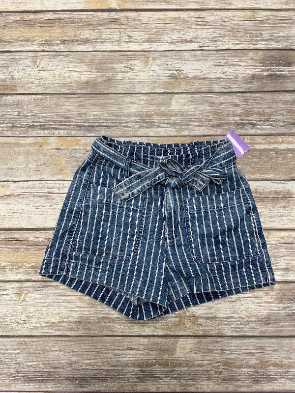 women's relaxed-fit shortsStriped Pattern Shorts American Eagle, Size 2