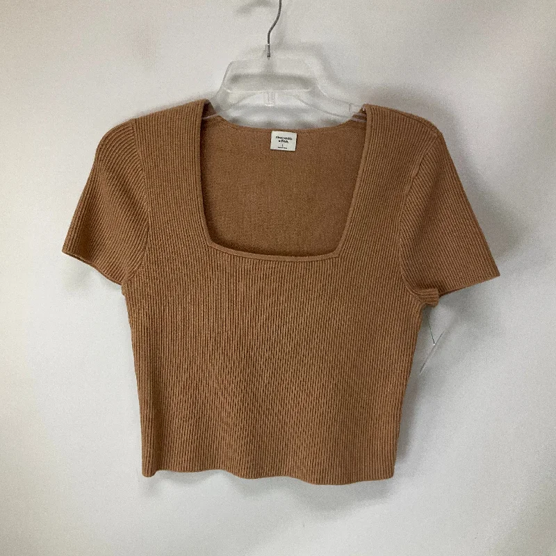 women's tops for those who want to wear versatile pieces that can be dressed up or downTop Short Sleeve By Abercrombie And Fitch In Beige, Size: L